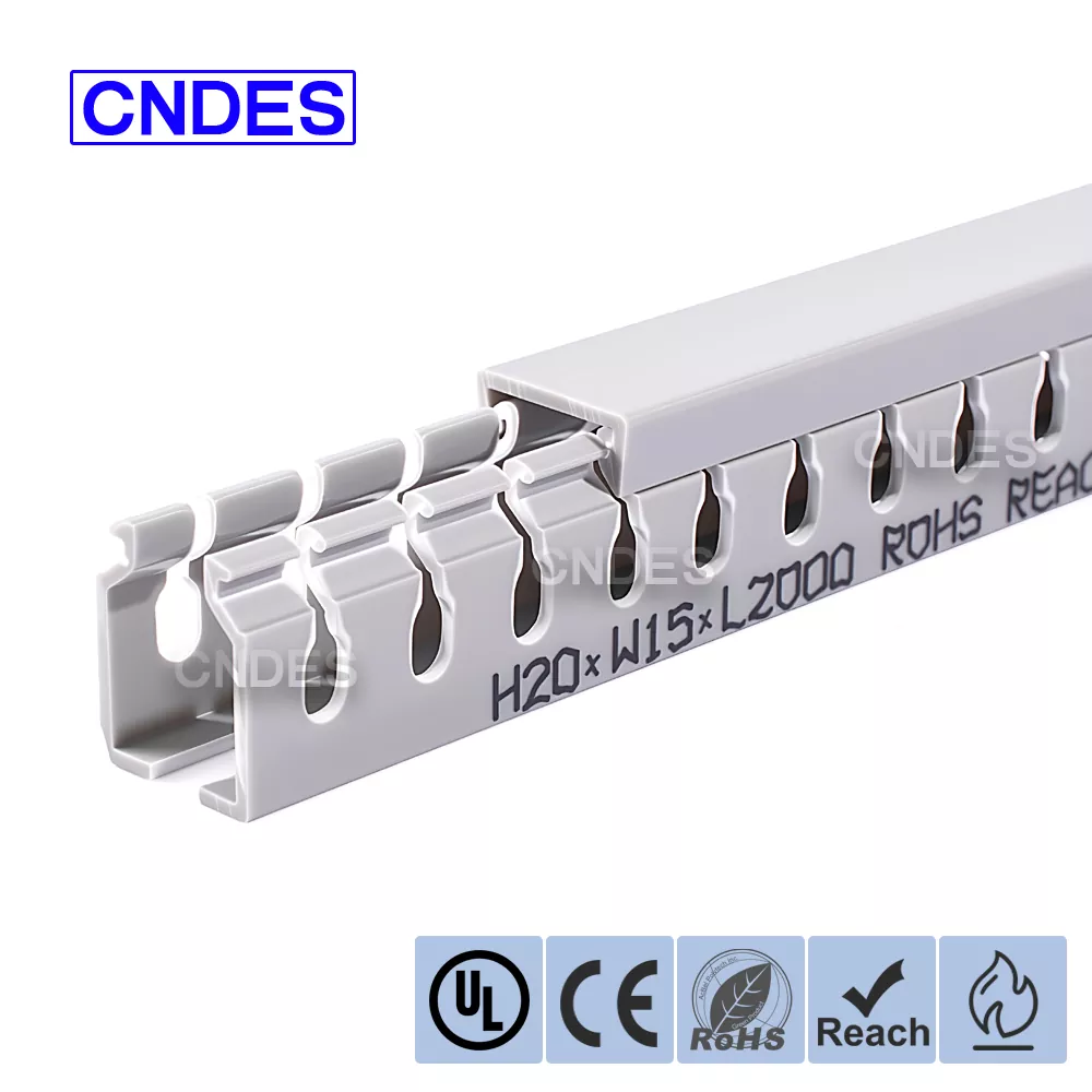 PVC канал за електрически проводници с прорези с височина 20 мм
